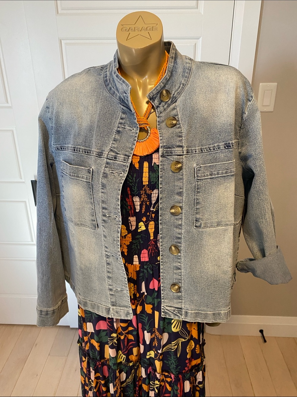 81% cotton lightweight  stretchy jacket  size Xl 4 pockets button-up & PtP 24